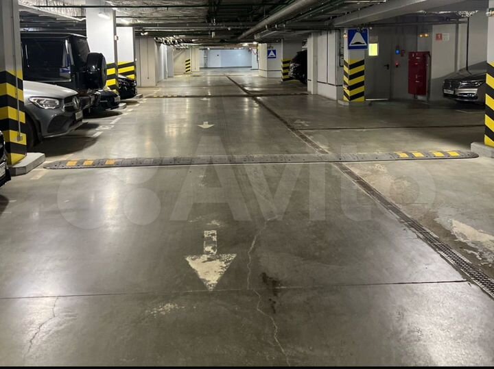 Машиноместо, 18 м²