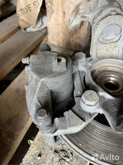 Тормозной суппорт передний Nissan Primera P12