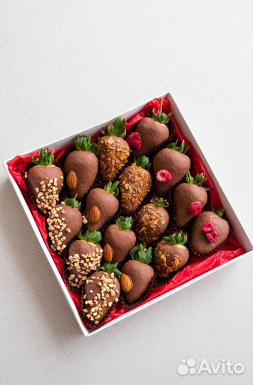 Клубника в шоколаде в коробке