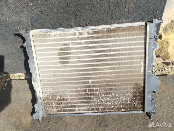 Радиатор охлаждения Рено Логан