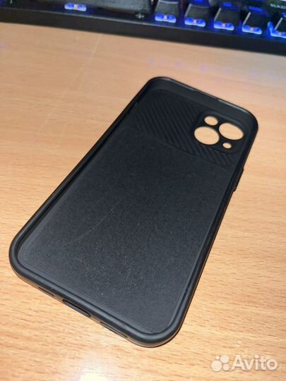 Чехол на iPhone 13