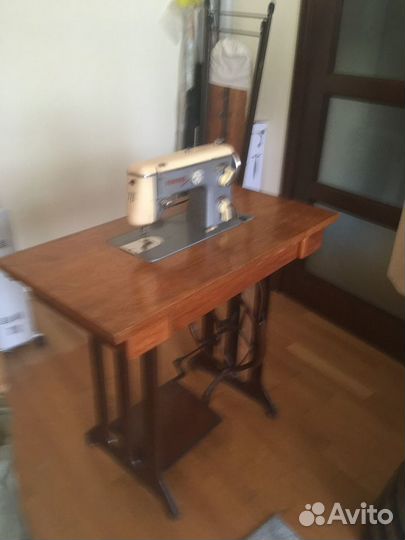 Швейная машина 