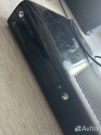 Продаю Xbox 360 есть игры