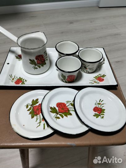 Кофейный эмалированный сервиз
