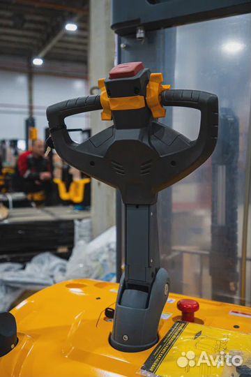 Штабелер самоходный 1.5т