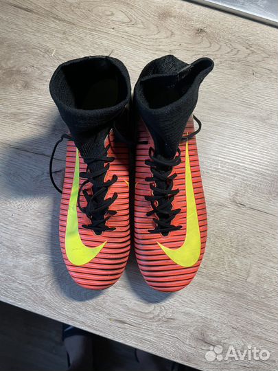 Детские футбольные бутсы