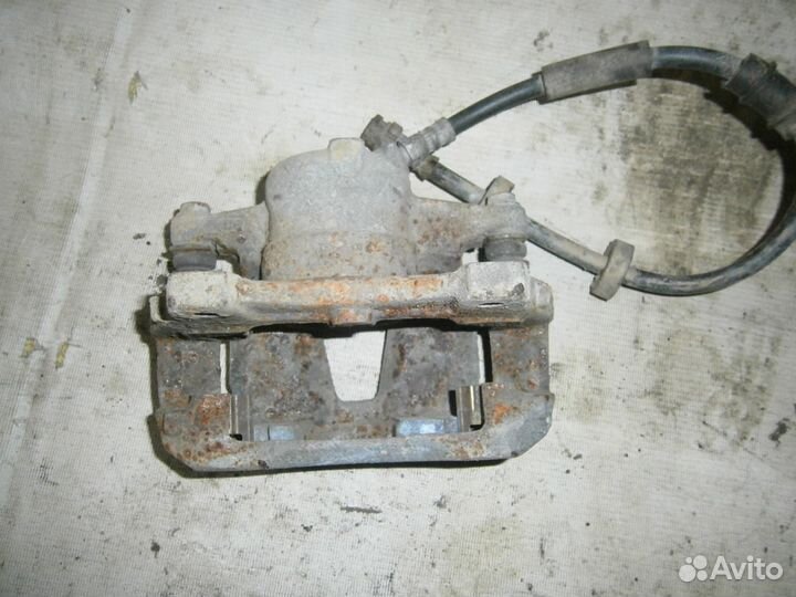 Суппорт передний правый Fiat Albea 2003) Оригиналь