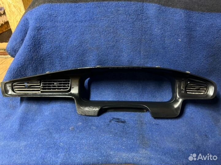 Консоль панели приборов Nissan Bluebird HNU14