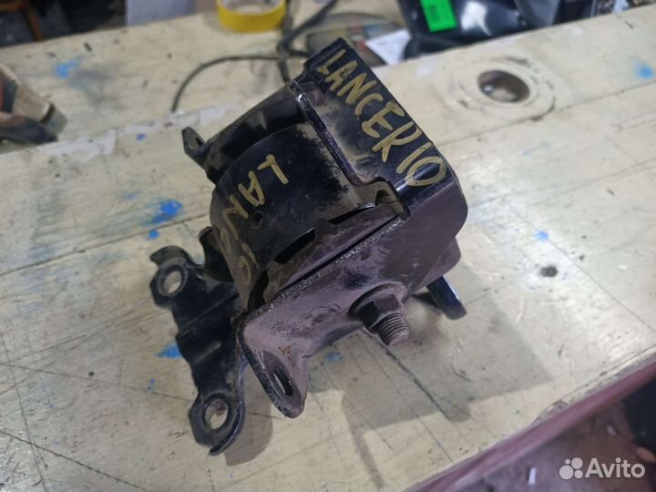 Опора двигателя Mitsubishi Lancer 10