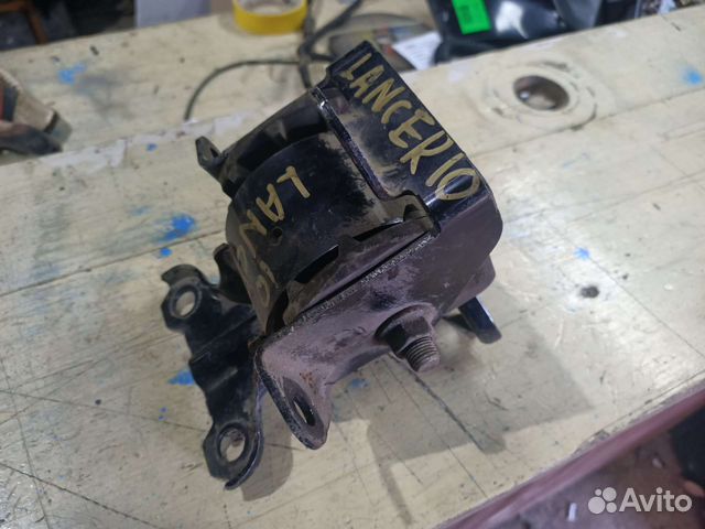 Опора двигателя Mitsubishi Lancer 10