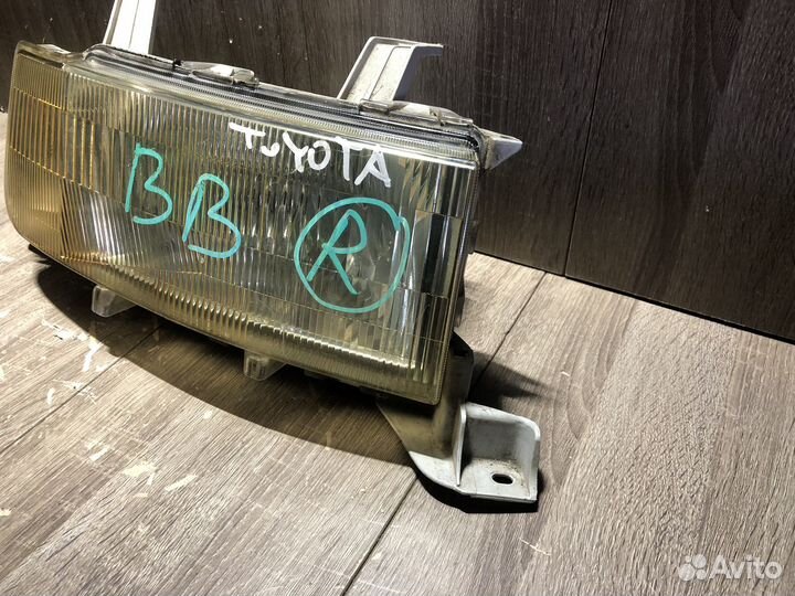 Фара правая Toyota BB NCP30 NCP31 NCP34 NCP35