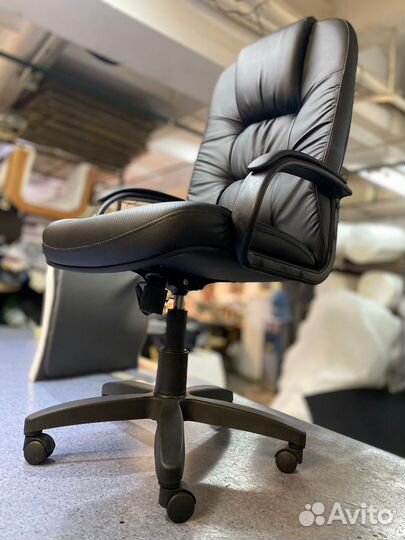 Офисное кресло