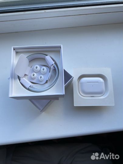 Беспроводные наушники apple airpods