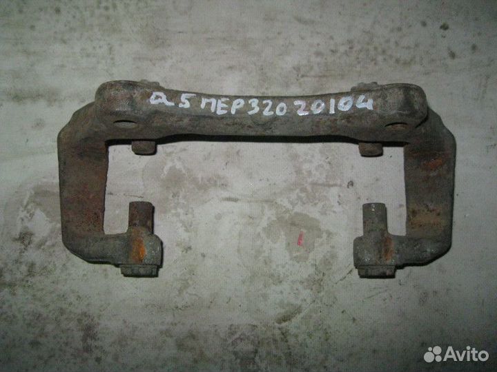 Скоба суппорта переднего Audi Q5 8R 2008-2017 (320