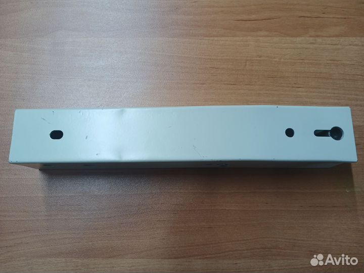 Правый кронштейн передней панели тел.на Zeekr 001