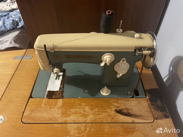 Швейная машина Чайка