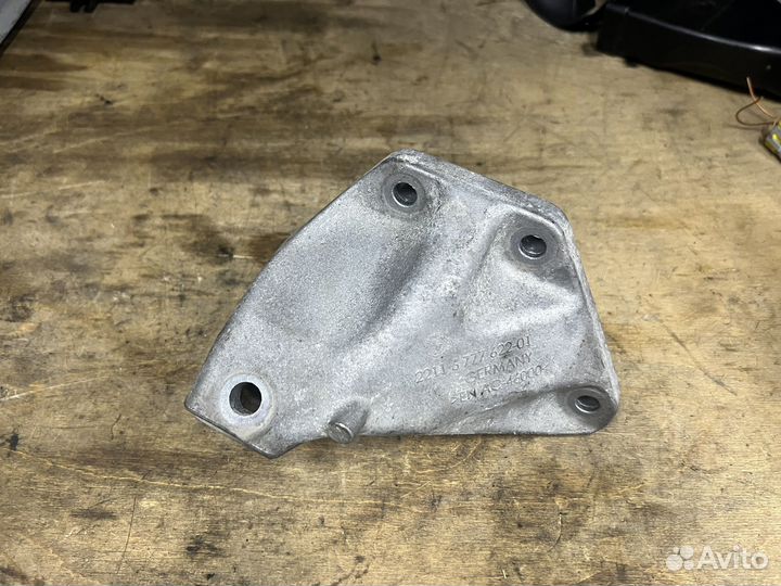 Кронштейн двигателя N63 правый BMW F01 F02 F10 F12