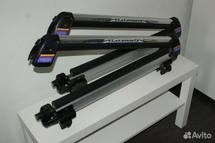 Багажник Terzo на крышу авто для лыж и сноуборда