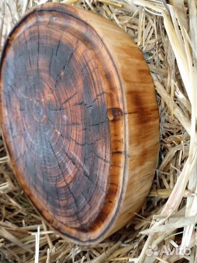 Деревянная сервировочная доска для подачи