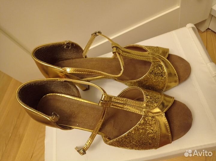 Золотые танцевальные туфли