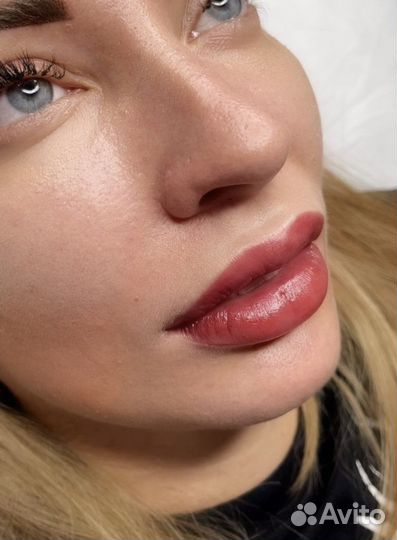 Мастер по перманентному макияжу