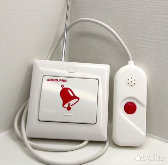 Кнопка вызова персонала с выносной кнопкой в руку