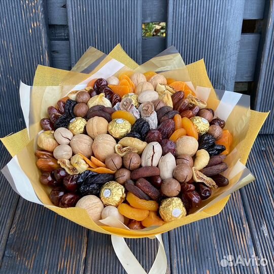 Букеты из сухофруктов и орехов