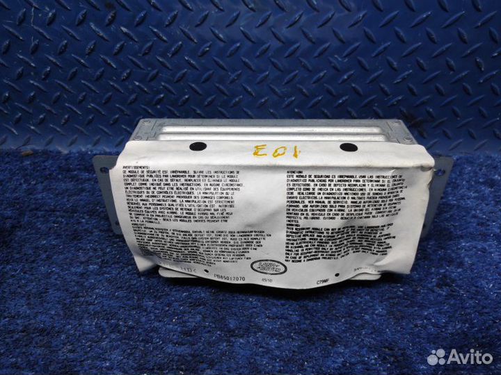 Подушка безопасности в торпеду Range Rover Sport