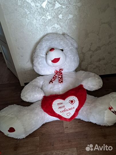 Большой белый медведь