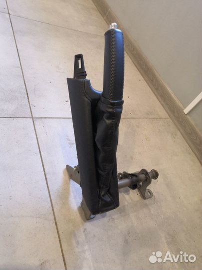 Рычаг стояночного тормоза Lexus Lx570 3 3UR-FE