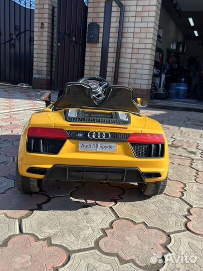 Детский электромобиль Audi R8