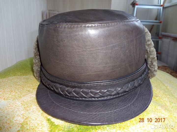 Шапка кожаная с отделкой из овчины