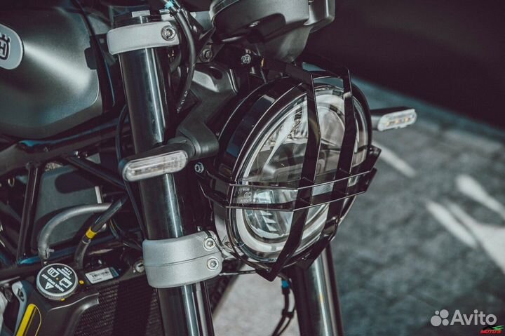 Защита фары Husqvarna Svartpilen 401