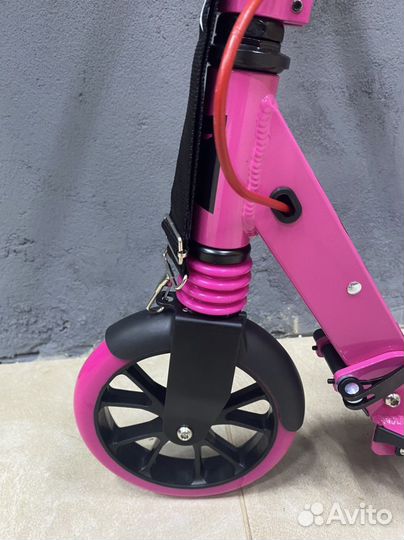 Самокат Delta 180 с ручным тормозом