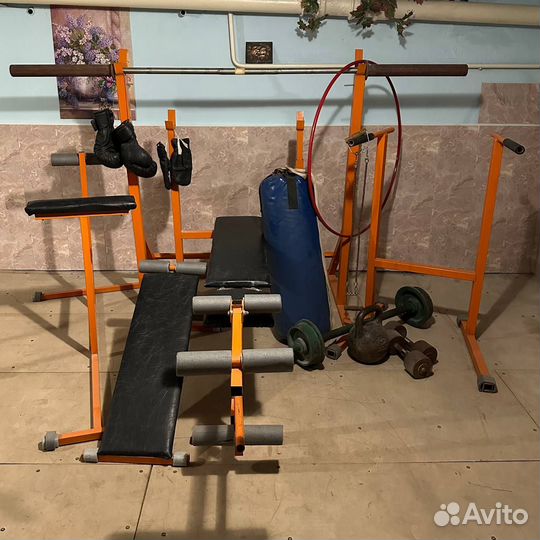 Спортивные тренажеры и инвентарь для спортзала