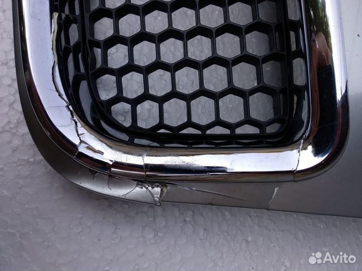 Продам накладку радиатора на Фольксваген Туарег