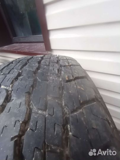 Bridgestone Dueler H/T 275/65 R17