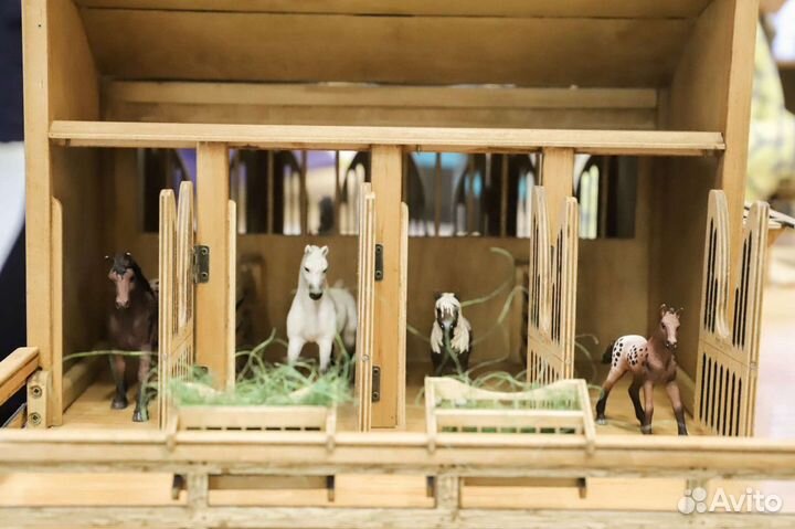 Лот номер 1. Ферма. Конюшня и 8 лошадей