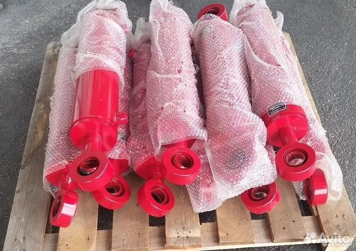 Гидроцилиндр поворота и задней навески К-700 цс-12