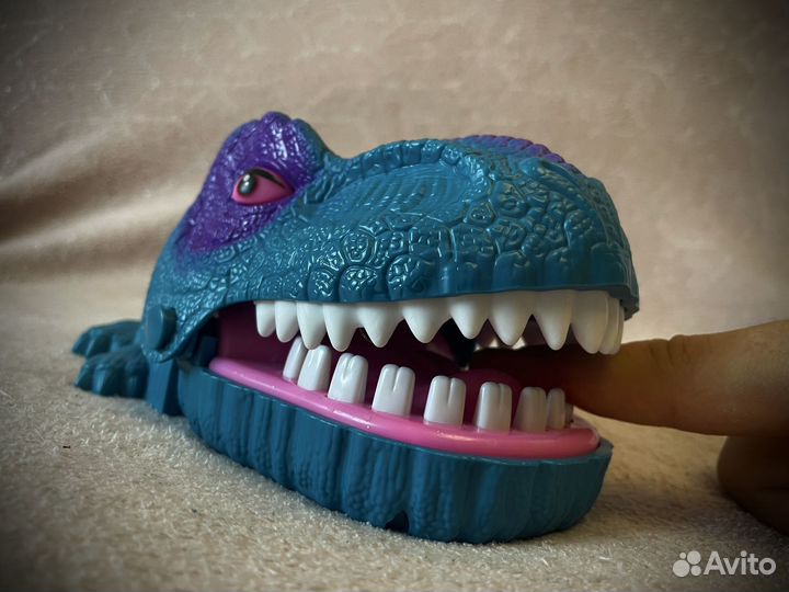 Настольная игра Bondibon Зубастый динозавр