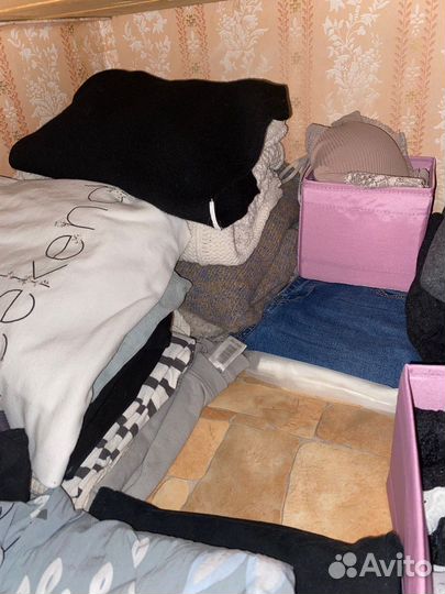 Коробка женских вещей 42 размер
