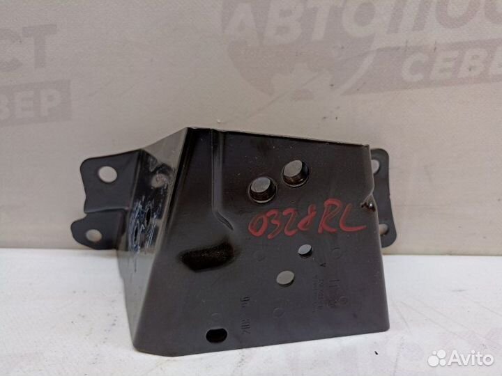 Кронштейн левый Volkswagen Touareg 7L AXQ 2006