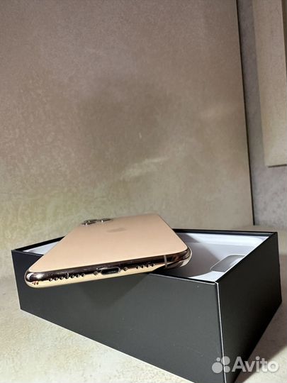 iPhone 11 pro max 64 gold
