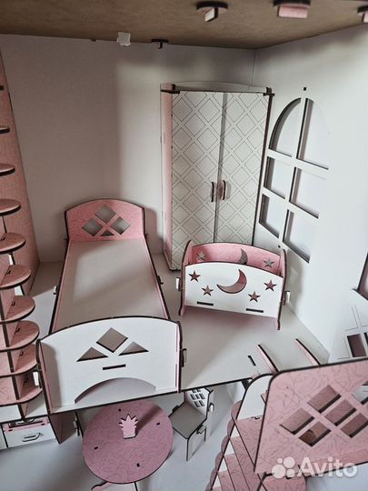 Кукольный домик с мебелью деревянный