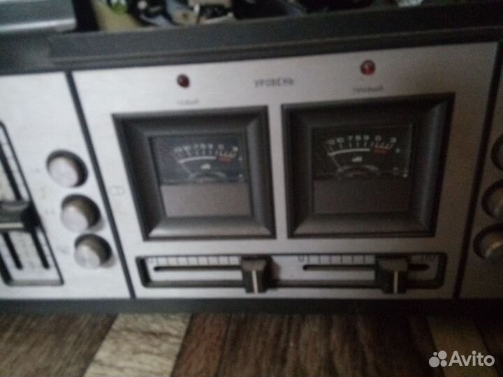 Марки красивые,два альбома