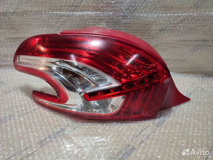 Задний фонарь Pegeot 208