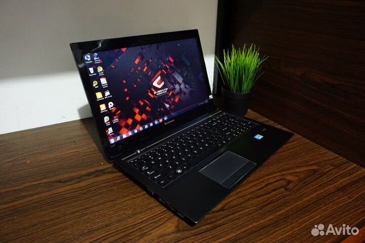 15,6 игровой ноутбук i3/8ram/1gb Video/win 10