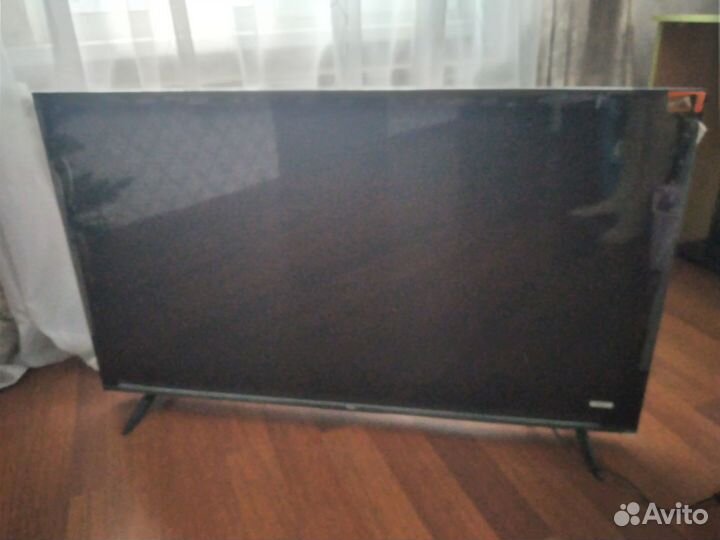 Продам телевизор,новый,на запчасти.Треснул экран