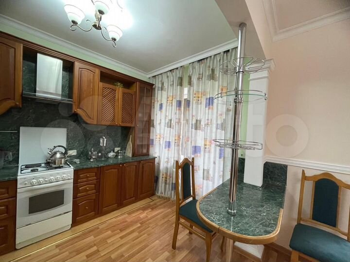 3-к. квартира, 90 м², 2/6 эт.