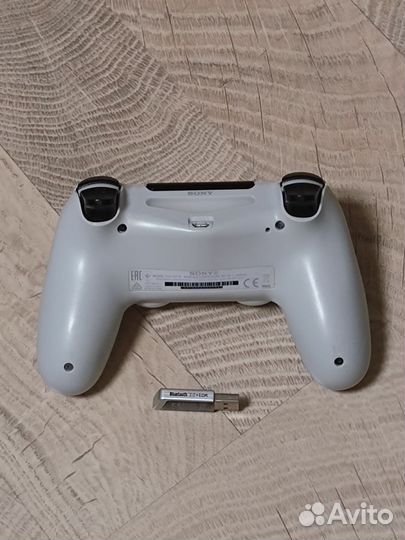 Геймпад Dualshock 4 (CUH-ZCT1E) белый